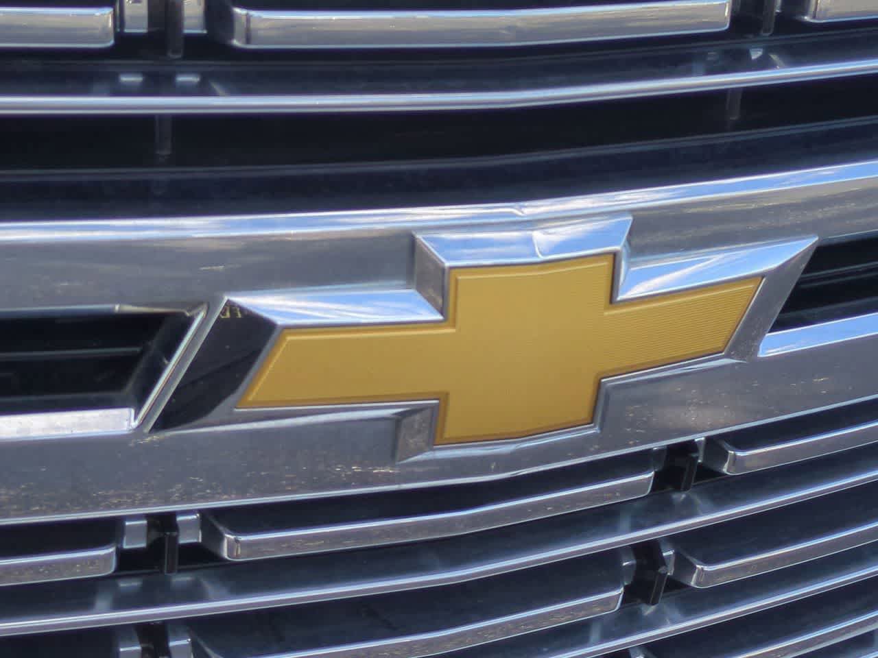 Used 2024 Chevrolet Suburban Premier RWD image 12
