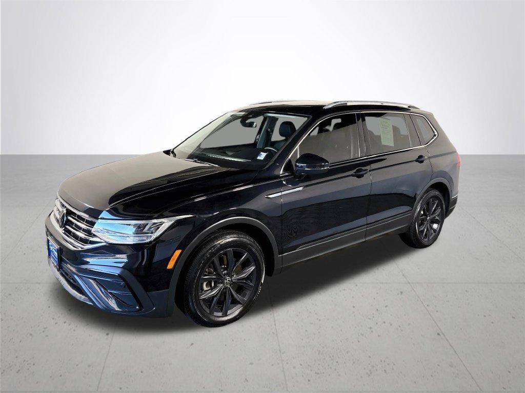 Certified 2024 Volkswagen Tiguan SE w/ Panoramic Sunroof Package AWD/4WD image 2