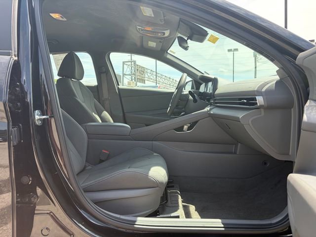 Used 2024 Hyundai Elantra SEL FWD image 16