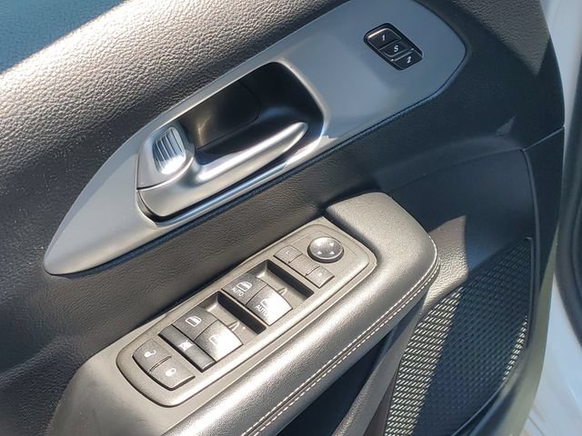 Used 2021 Chrysler Pacifica Touring-L w/ S Appearance Package FWD image 10