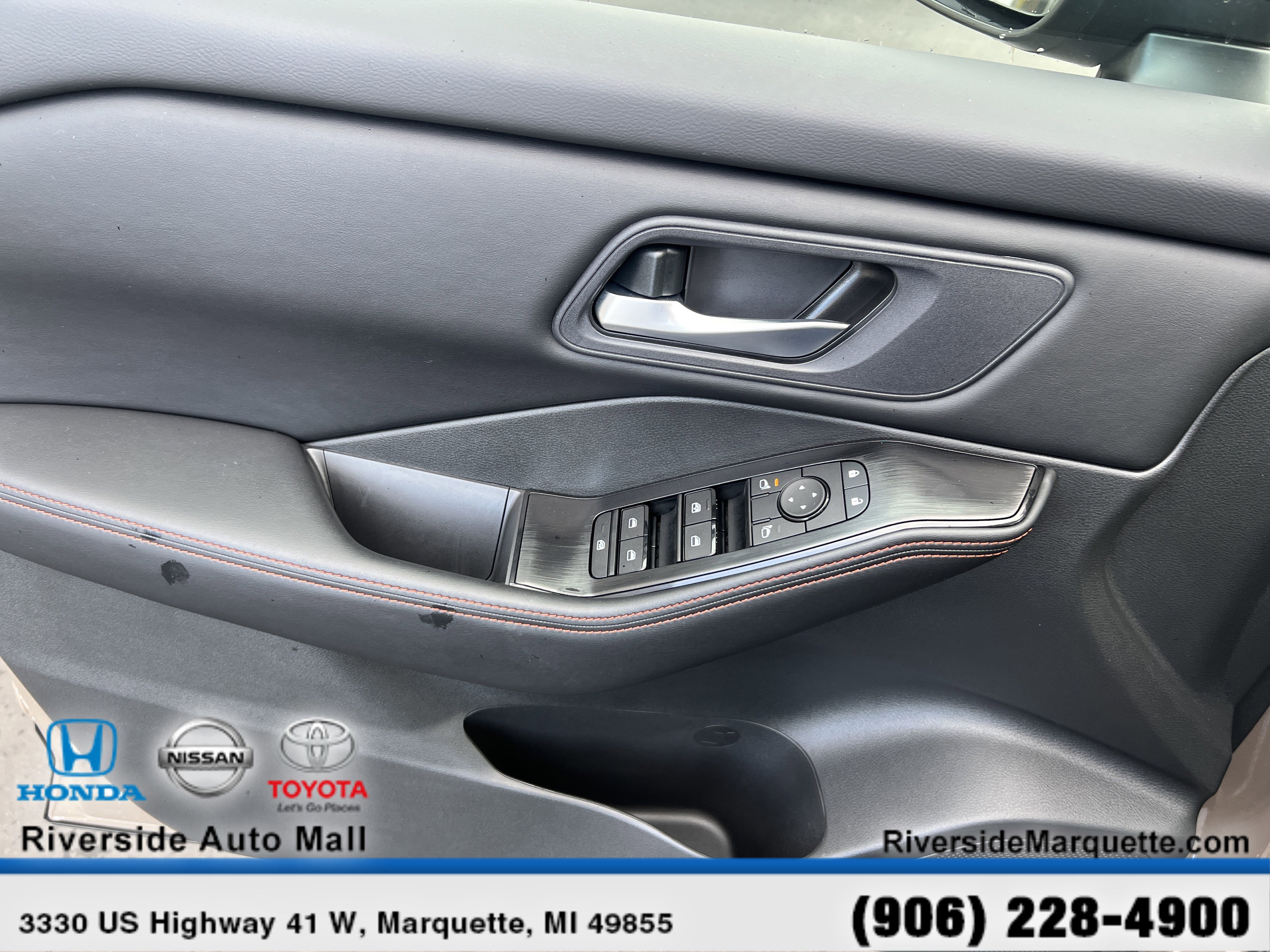 Used 2025 Nissan Rogue SV AWD/4WD image 23