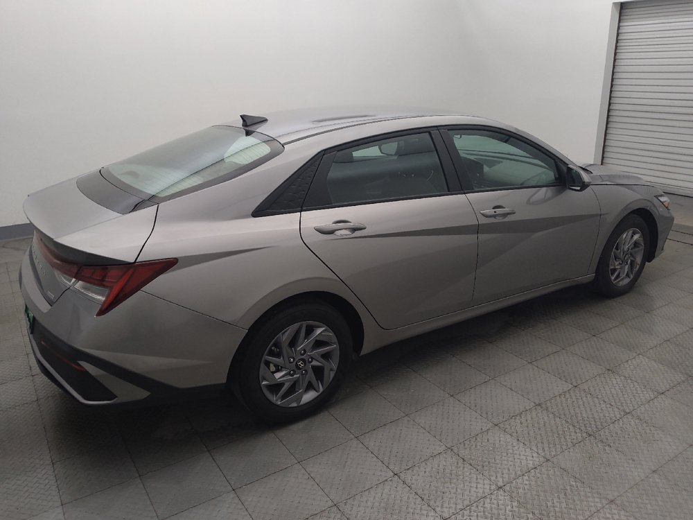 Used 2025 Hyundai Elantra Hybrid FWD image 10
