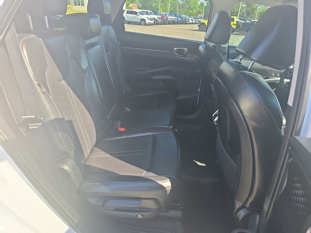 Used 2025 Kia Sorento S AWD/4WD image 17
