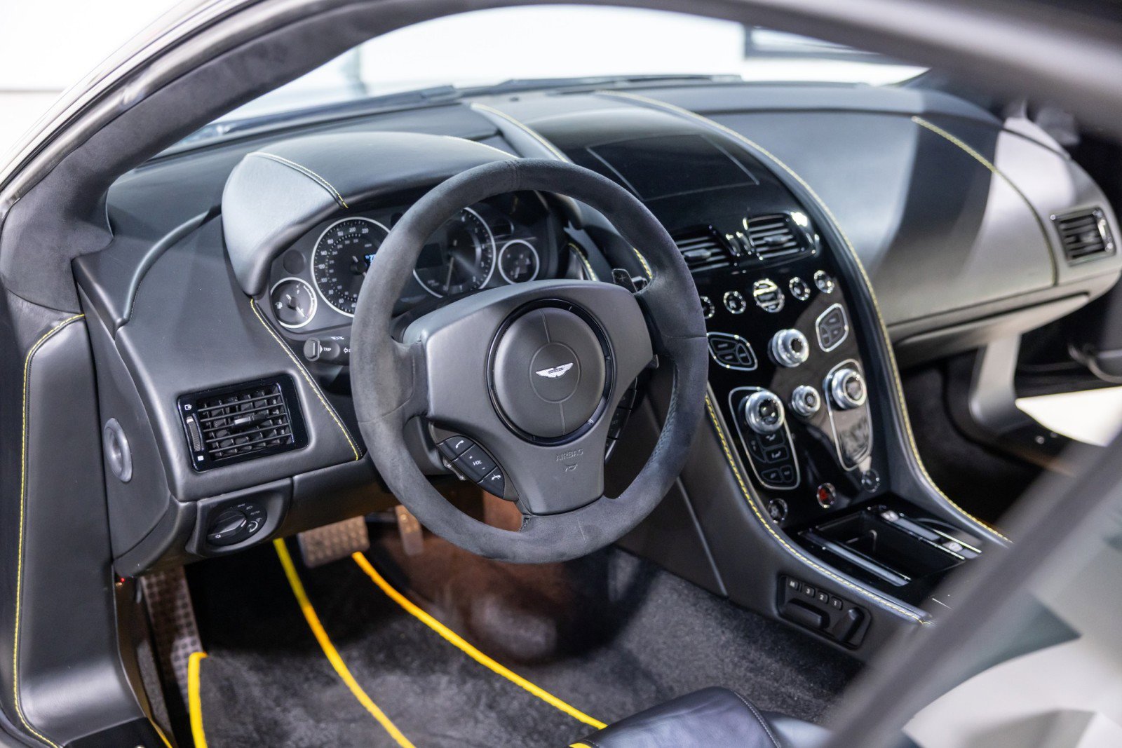 Used 2016 Aston Martin V12 Vantage S image 33