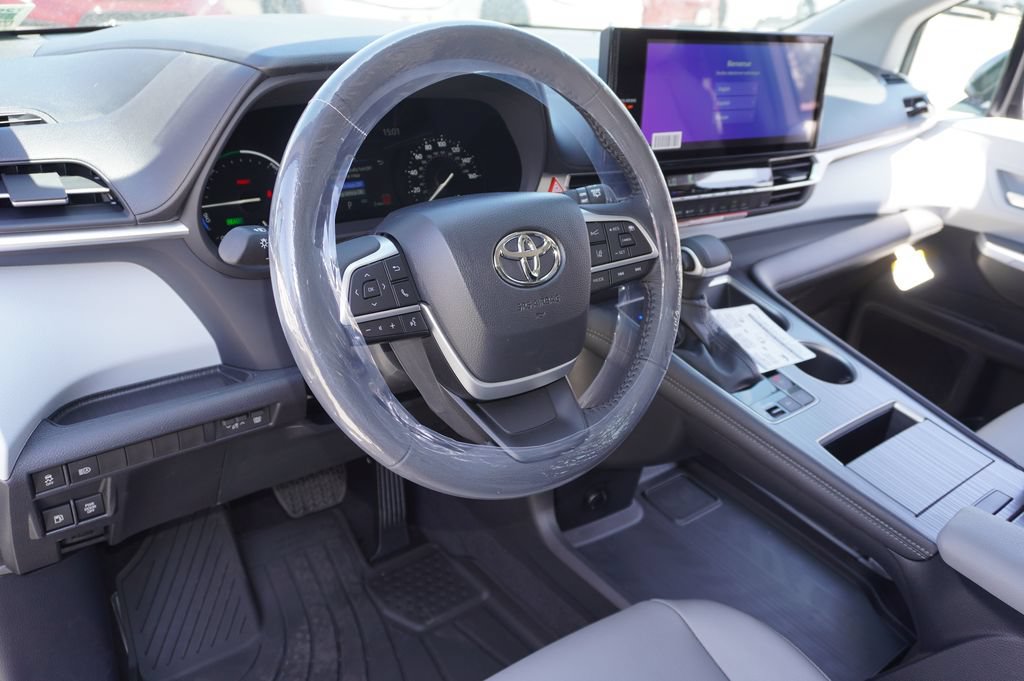 Certified 2026 Toyota Sienna XLE FWD image 13