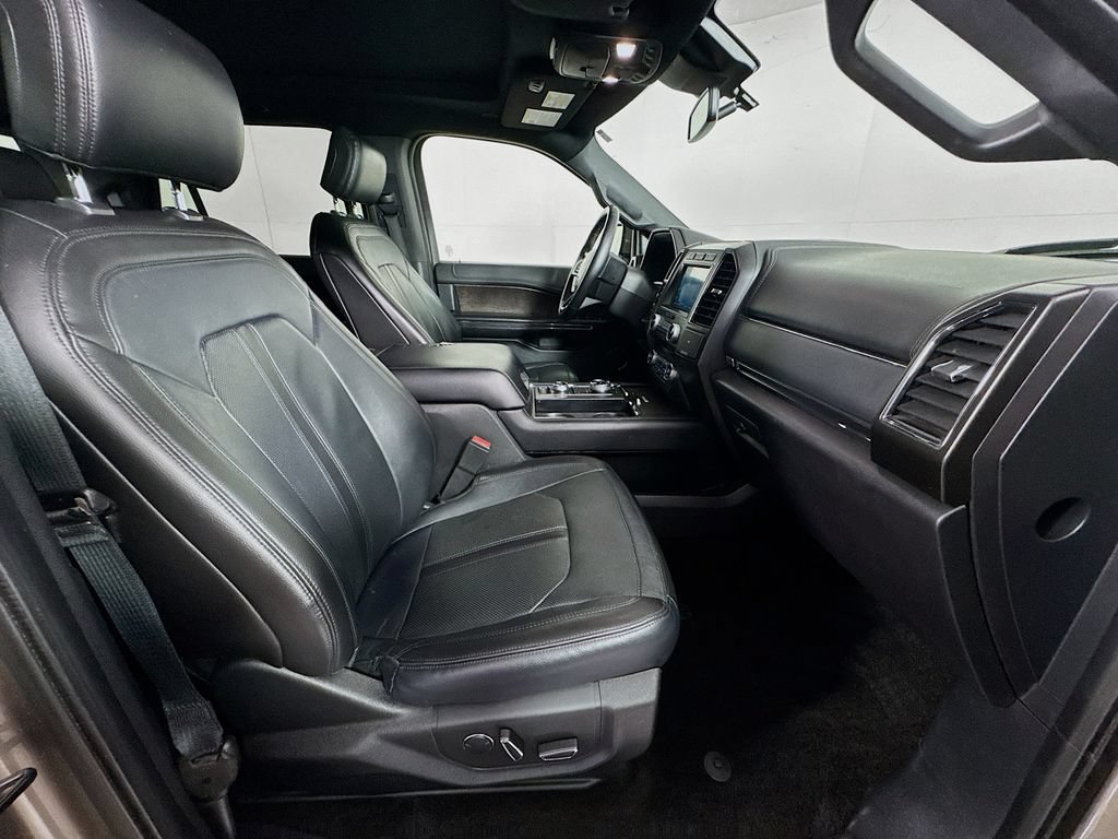 Used 2018 Ford Expedition Limited w/ Equipment Group 301A AWD/4WD image 35