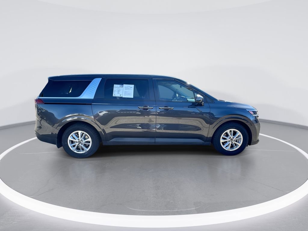 Used 2023 Kia Carnival LX image 9
