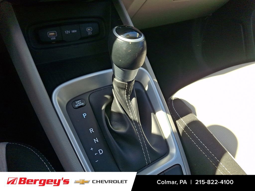 Used 2023 Hyundai Venue SEL image 18