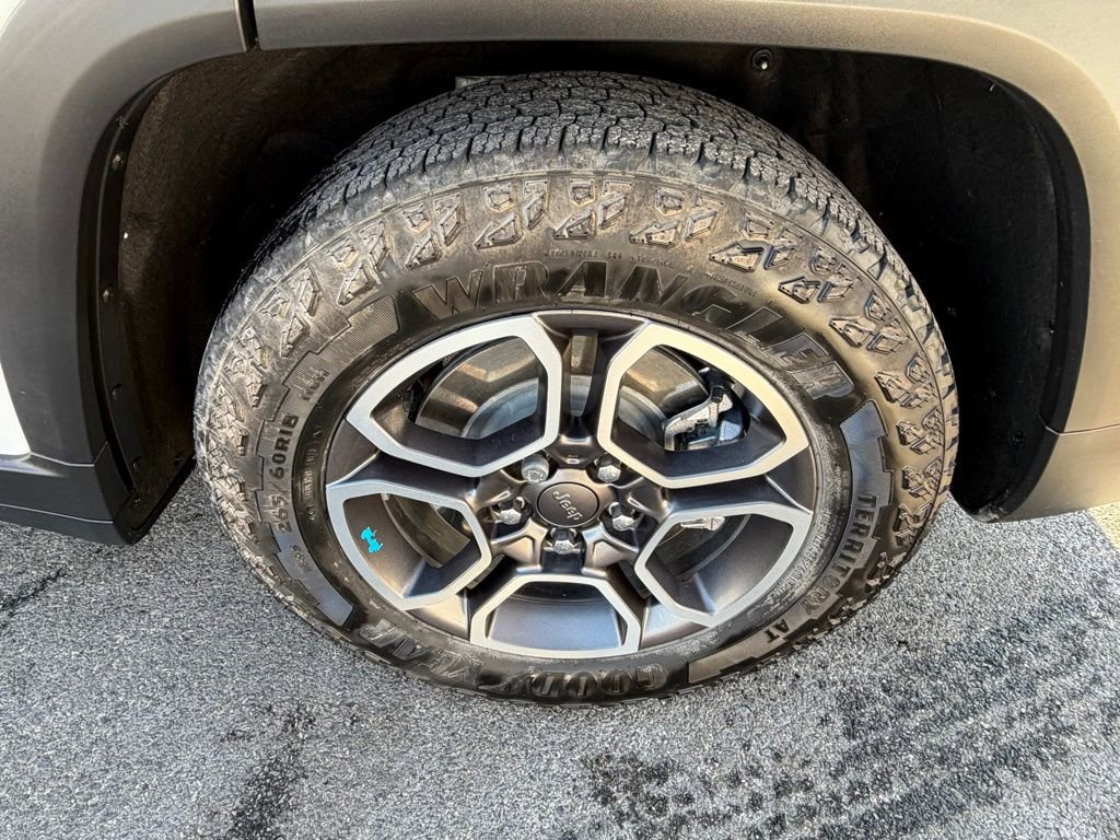 Used 2023 Jeep Grand Cherokee Trailhawk w/ Luxury Tech Group III image 13