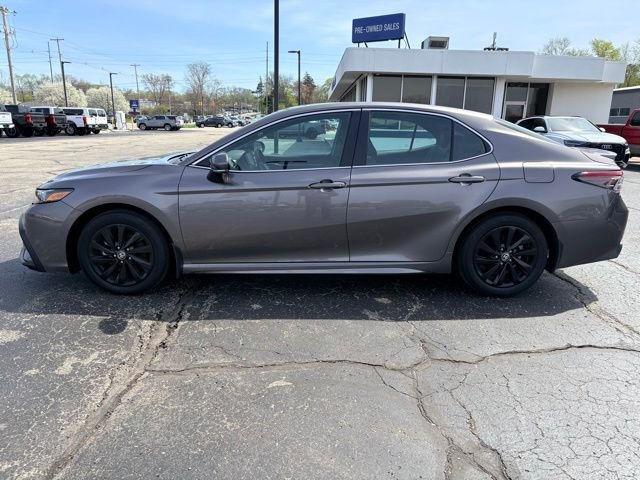 Used 2024 Toyota Camry SE FWD image 4