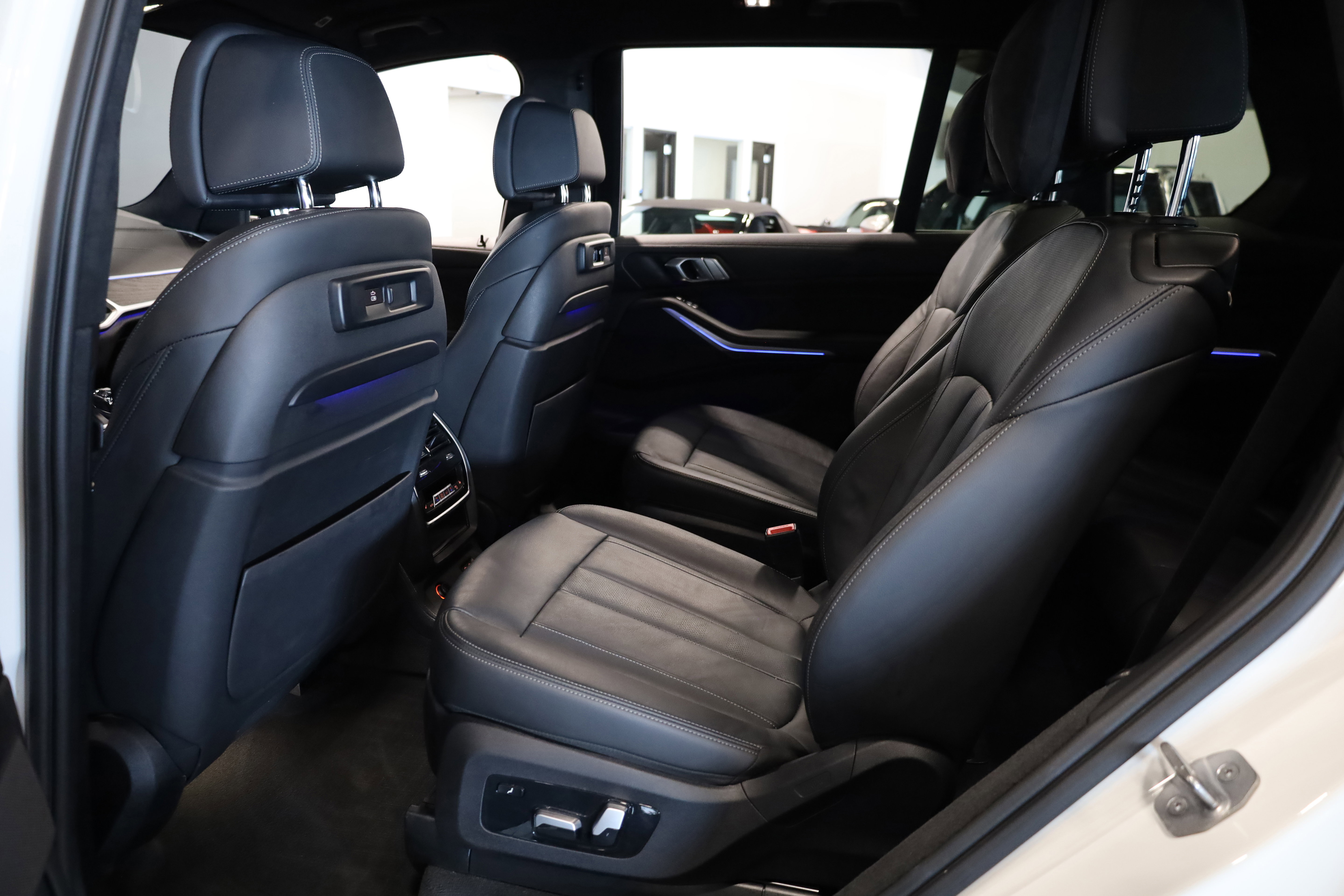Used 2022 BMW X7 xDrive40i w/ M Sport Package image 38