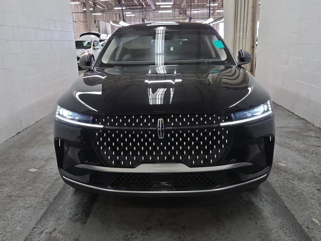 Used 2024 Lincoln Nautilus Premier image 6