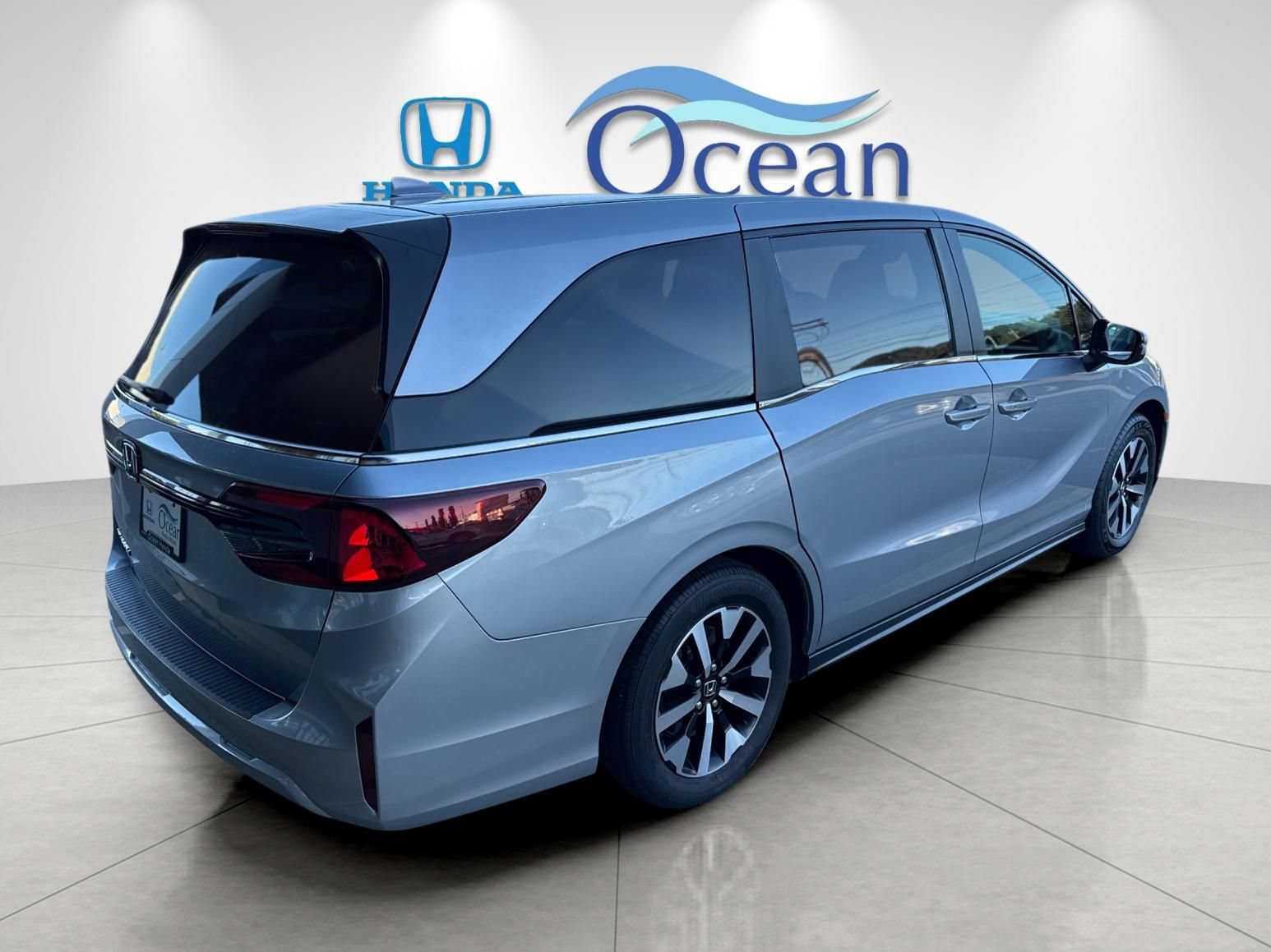 Used 2025 Honda Odyssey EX-L image 3