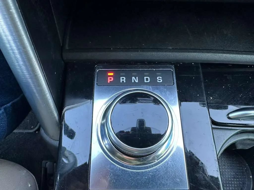 Used 2017 Land Rover Discovery HSE AWD/4WD image 24