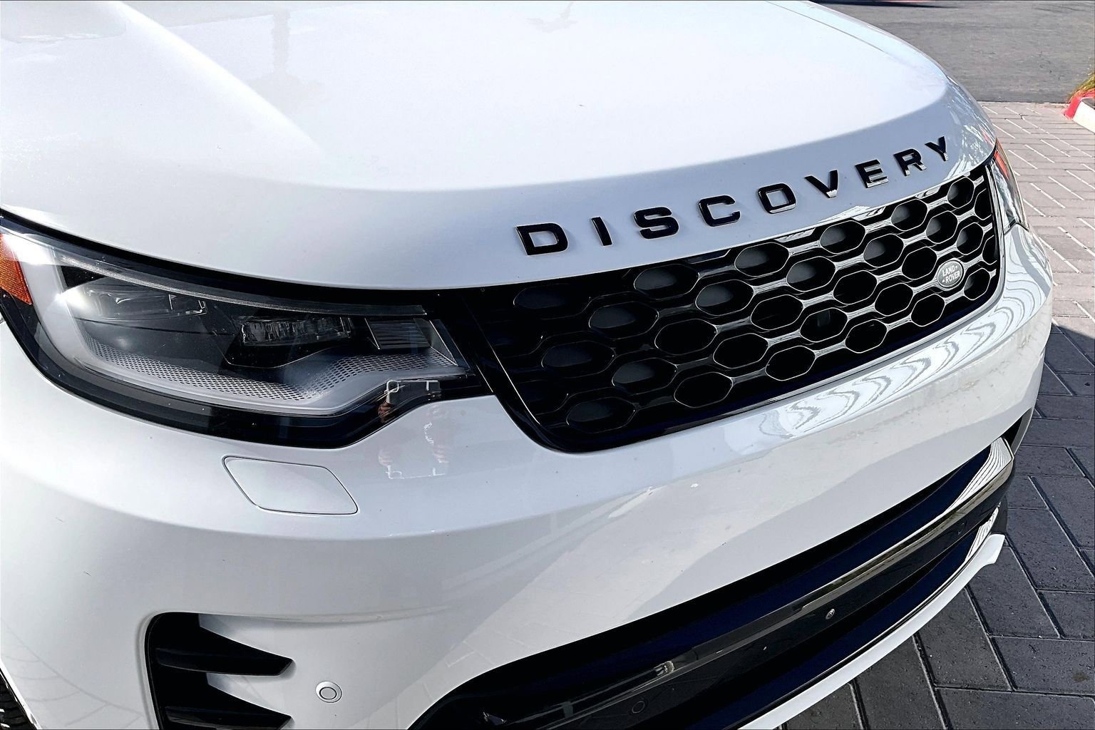 Used 2025 Land Rover Discovery Dynamic SE image 29