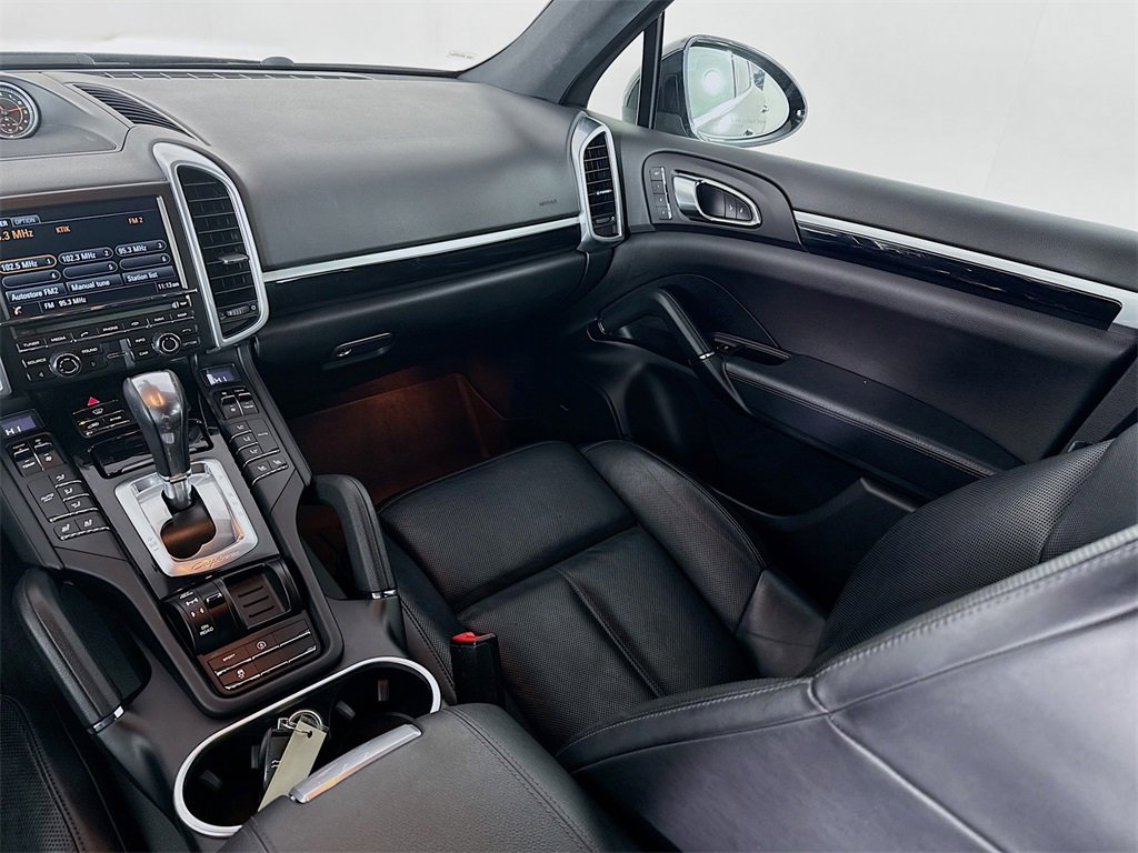 Used 2016 Porsche Cayenne S image 25