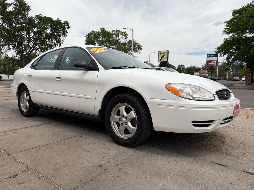 Used 2005 Ford Taurus SE FWD image 1