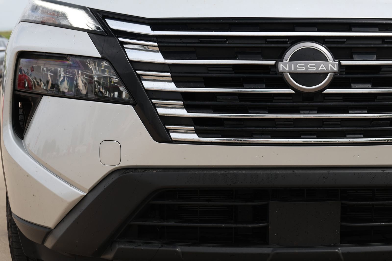 Used 2024 Nissan Rogue SV image 10