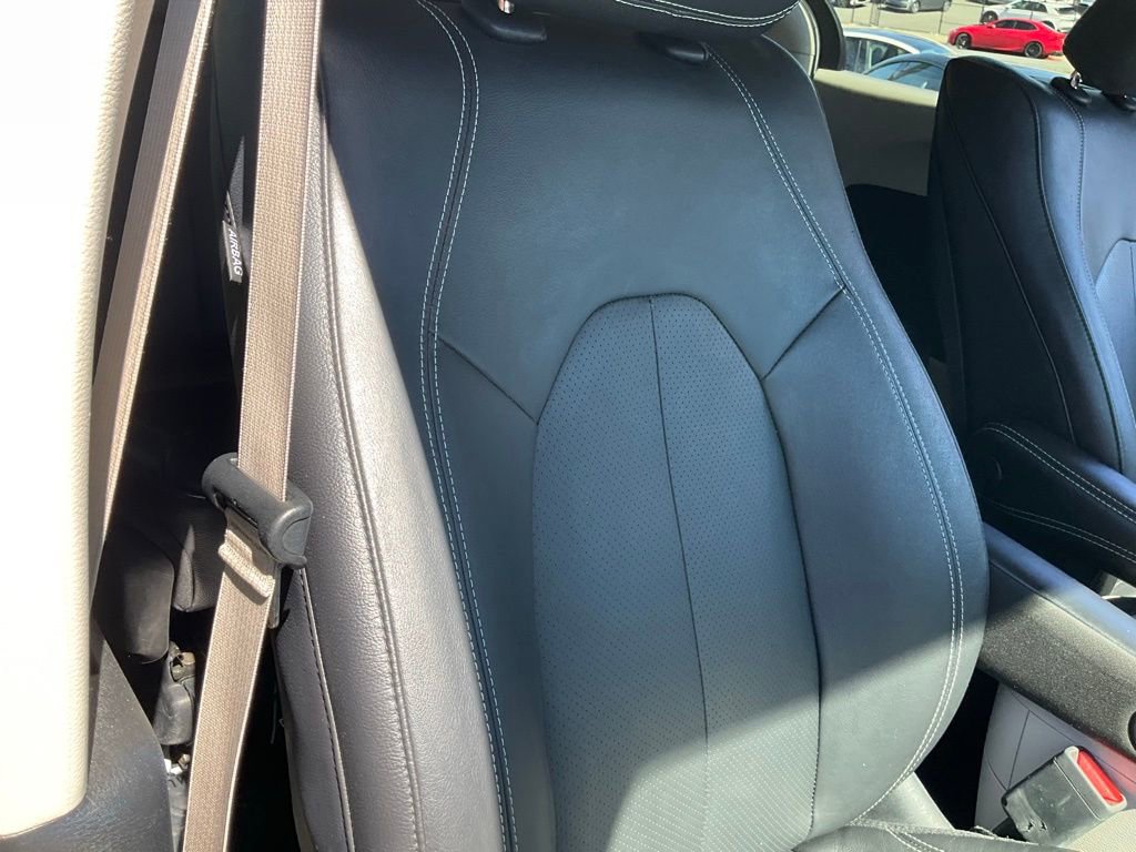 Used 2022 Chrysler Pacifica Touring-L w/ Uconnect Theater Family Group image 76