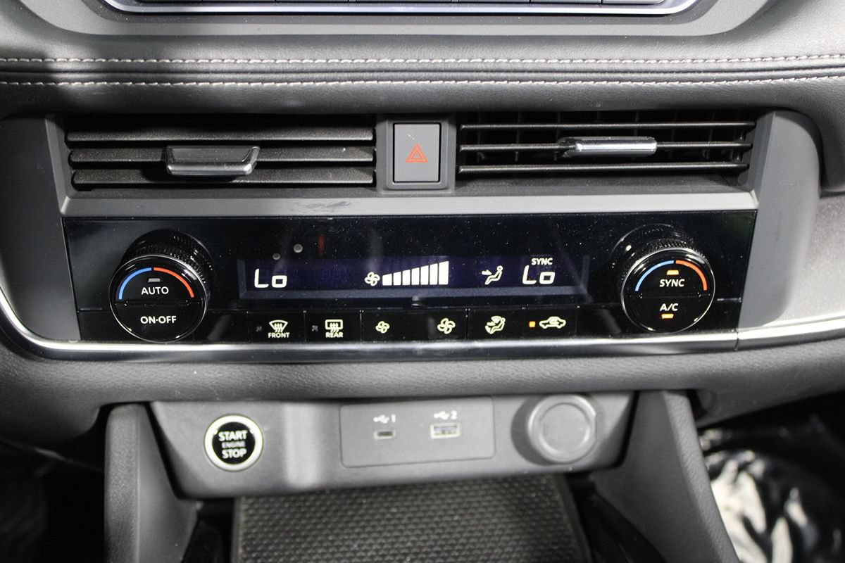 Used 2023 Nissan Rogue SV FWD image 16