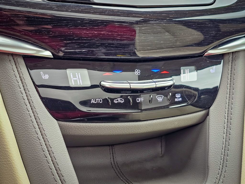 Used 2021 Cadillac XT6 Premium Luxury w/ LPO, Floor Liner Package image 28