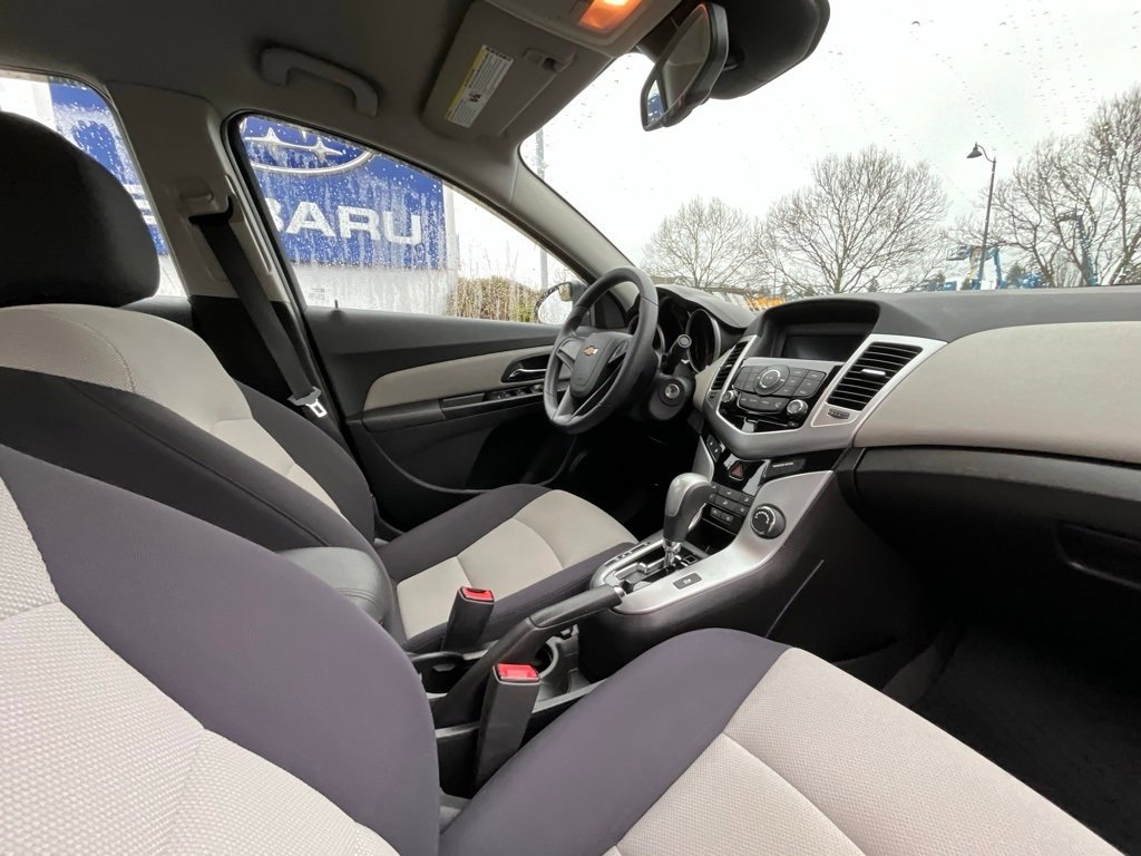 Used 2013 Chevrolet Cruze LS image 18