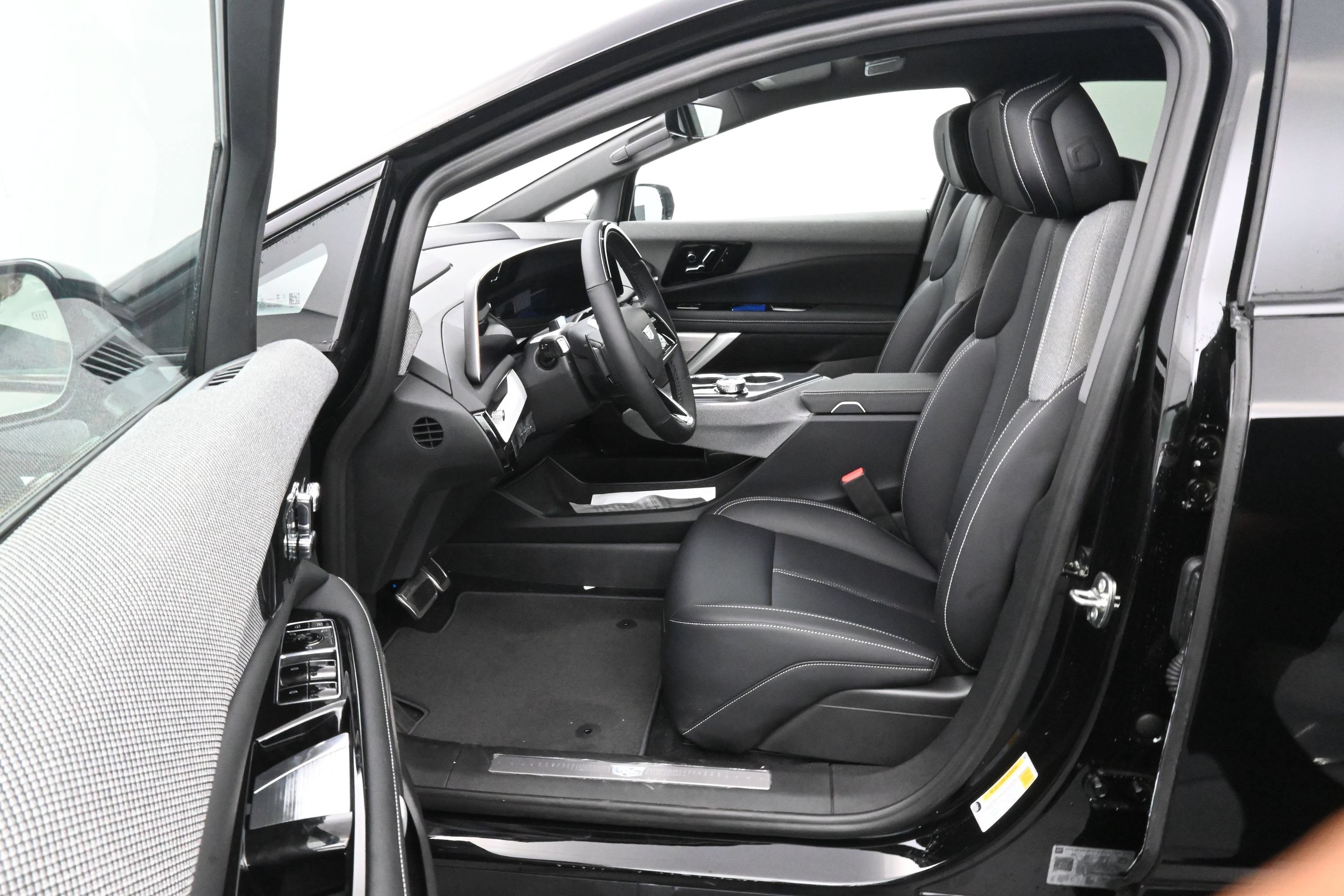New 2026 Cadillac Optiq Sport 1 w/ LPO, Floor Liner Package AWD/4WD image 11