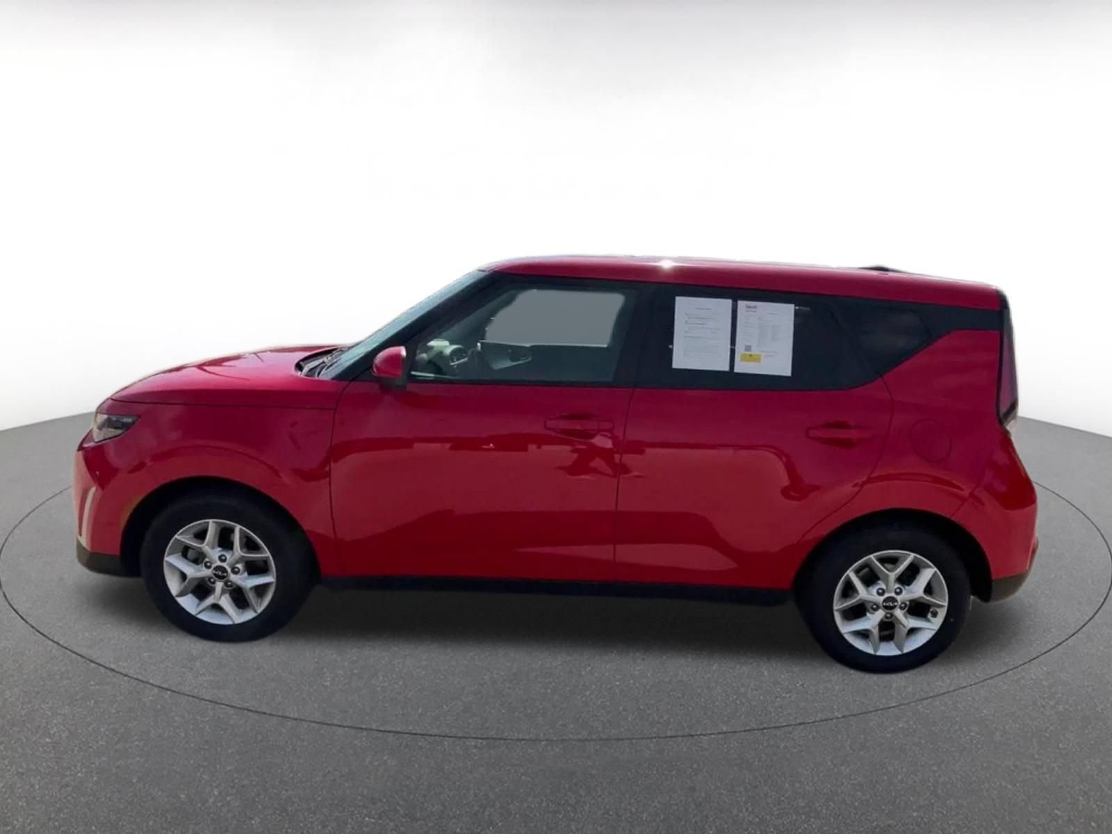 Used 2025 Kia Soul LX w/ LX Technology Package FWD image 8