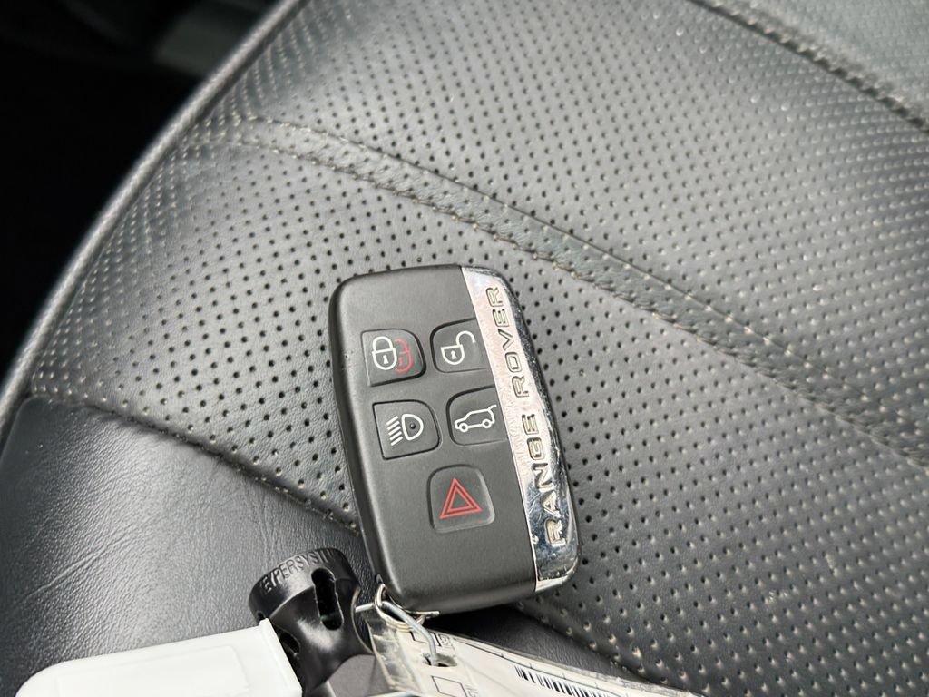 Used 2012 Land Rover Range Rover Supercharged AWD/4WD image 35