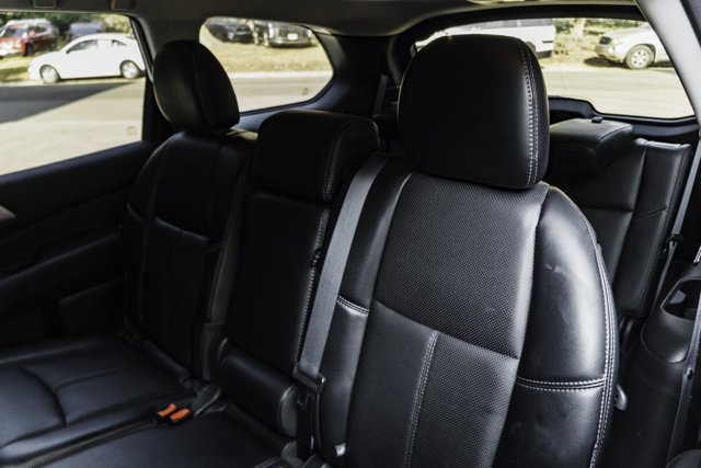 Used 2019 Nissan Pathfinder Platinum image 21