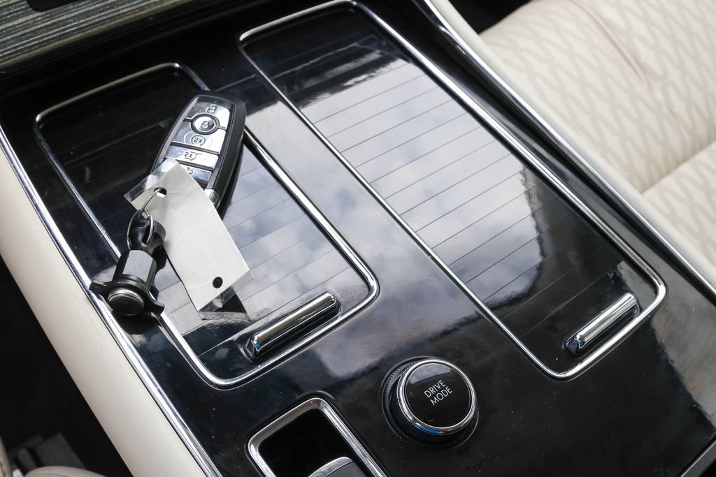 Used 2023 Lincoln Aviator Black Label w/ Class IV Trailer Tow Package AWD/4WD image 30