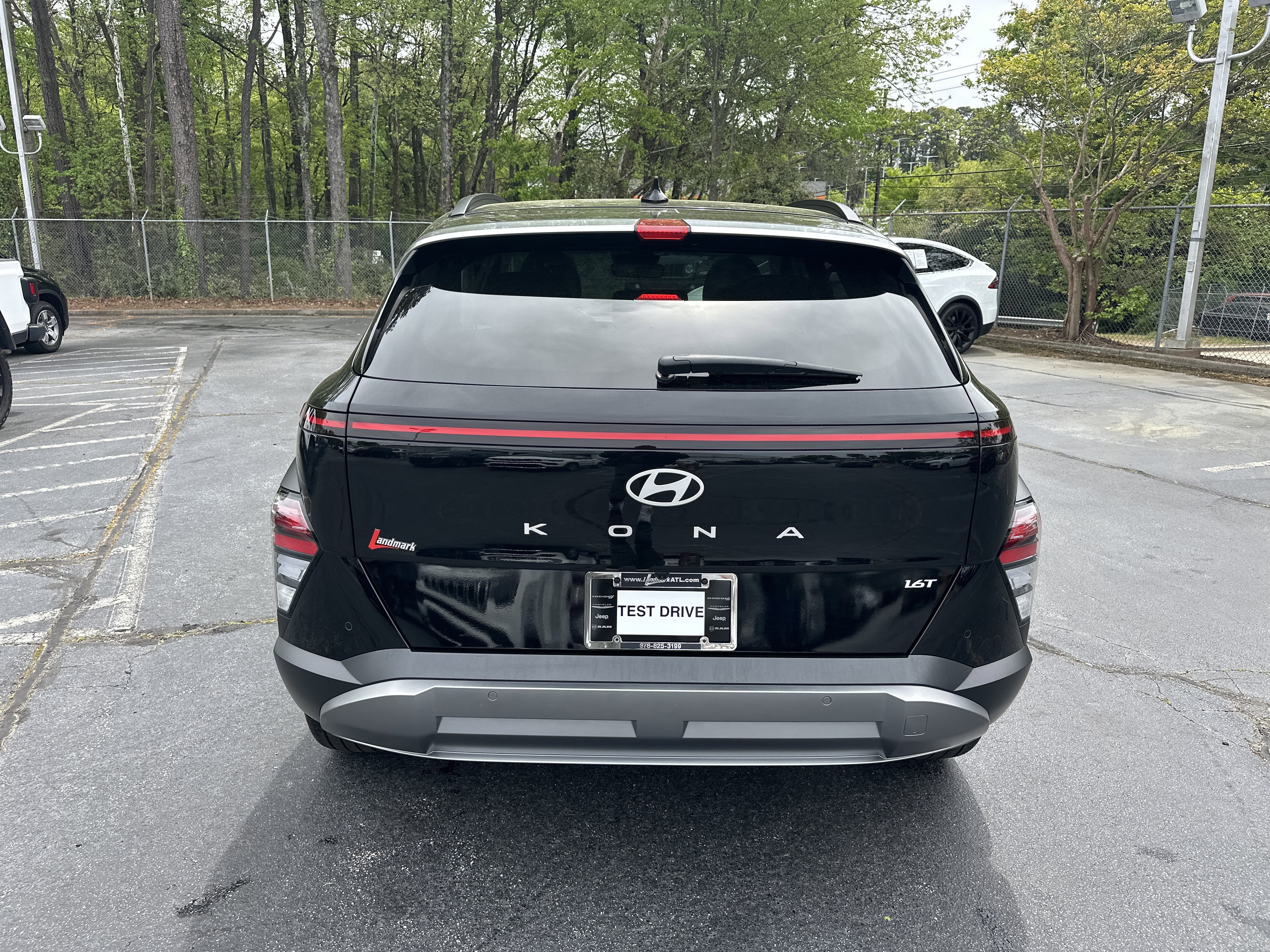 Used 2025 Hyundai Kona Limited image 8