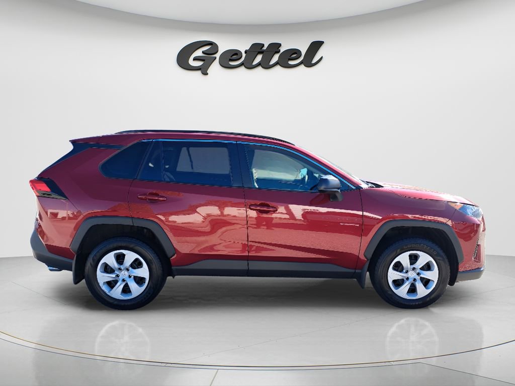 Used 2021 Toyota RAV4 LE image 3