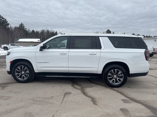Used 2022 Chevrolet Suburban LT w/ LT Signature Plus Package image 3
