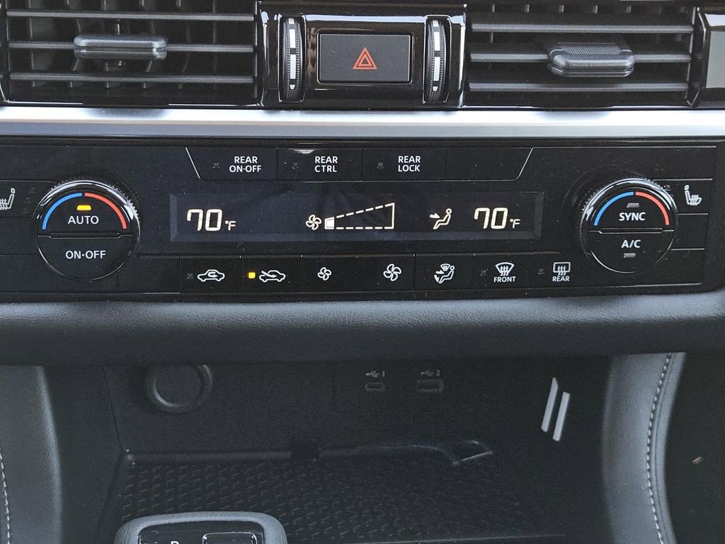 Used 2024 Nissan Pathfinder SV image 11