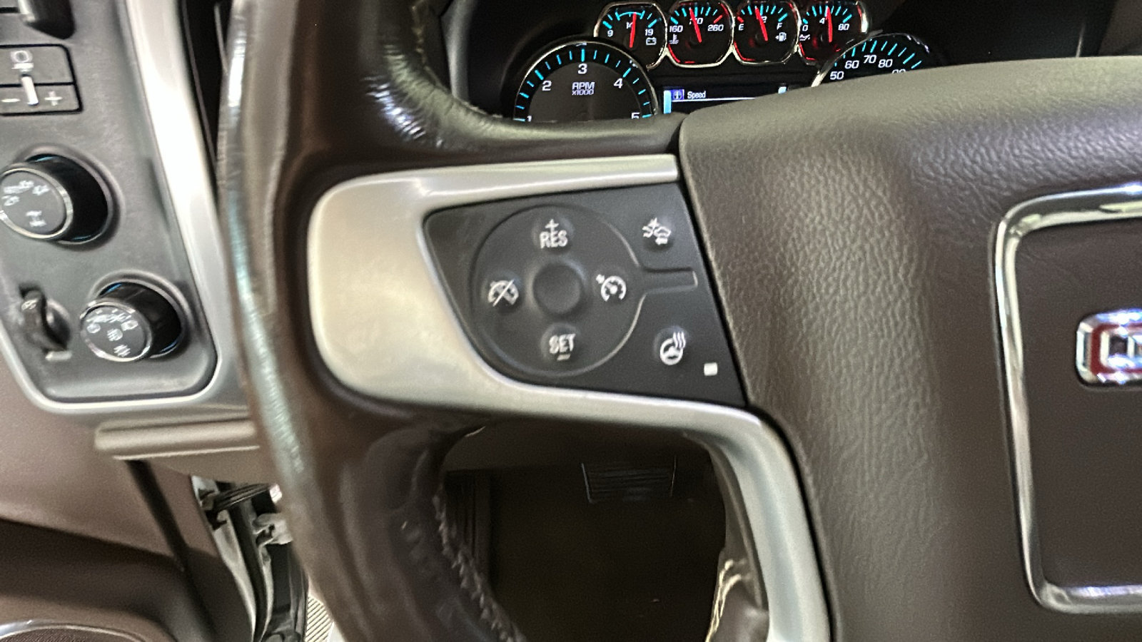 Used 2018 GMC Sierra 1500 SLT AWD/4WD image 19