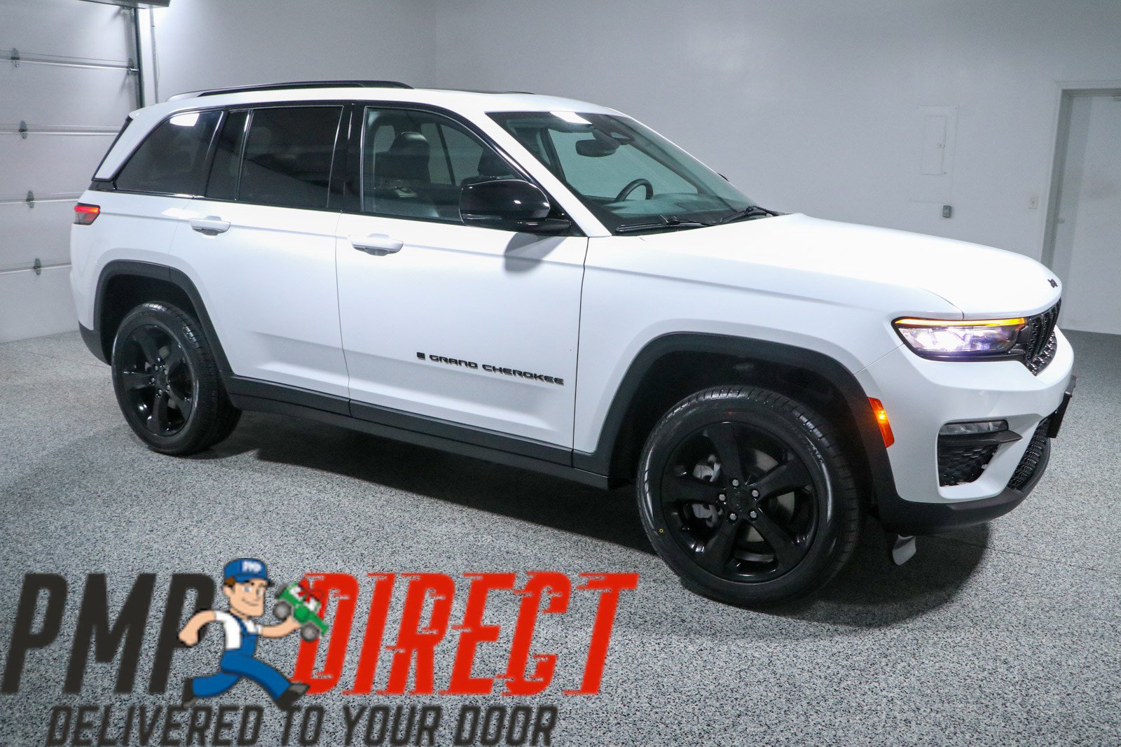 Used 2023 Jeep Grand Cherokee Limited w/ Black Appearance Package AWD/4WD image 6