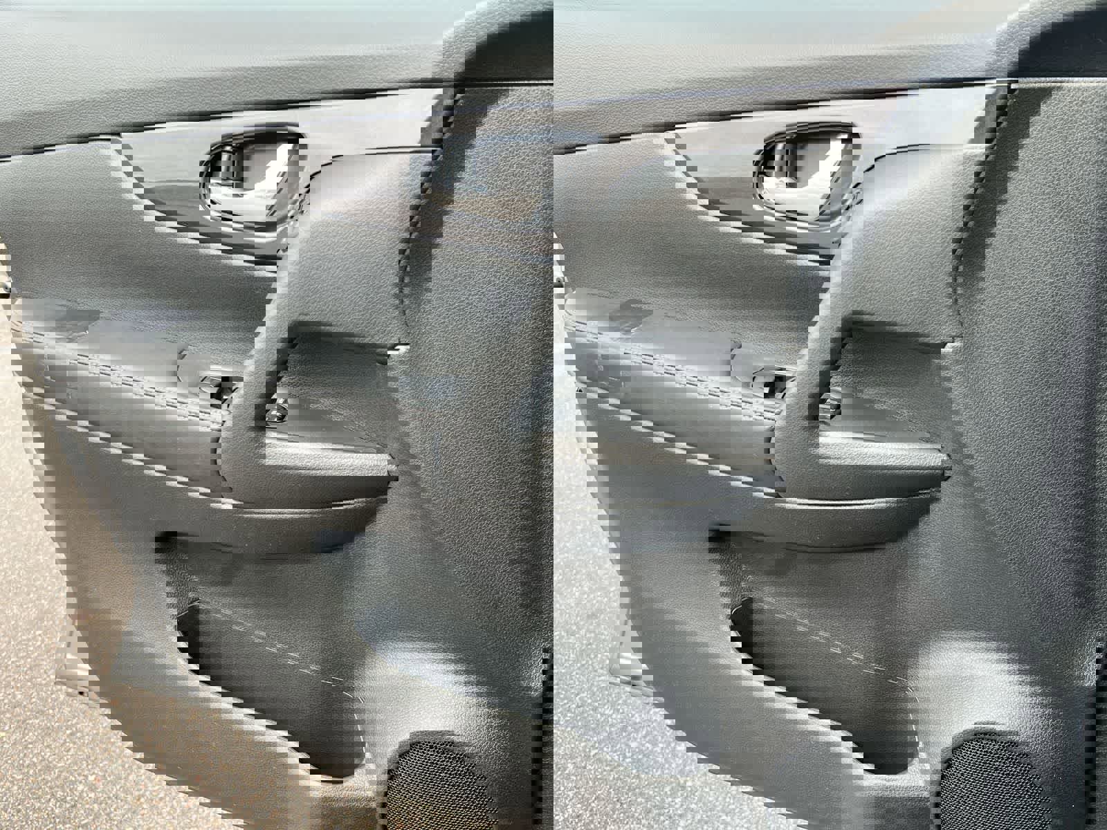 Used 2018 Nissan Rogue S image 29