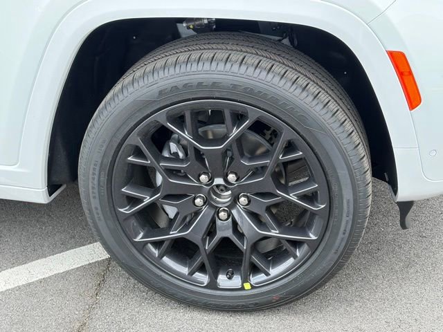 New 2026 Jeep Grand Cherokee Summit AWD/4WD image 10