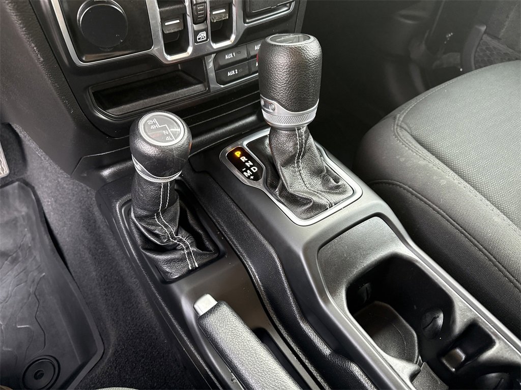 Used 2020 Jeep Gladiator Overland w/ Safety Group image 32