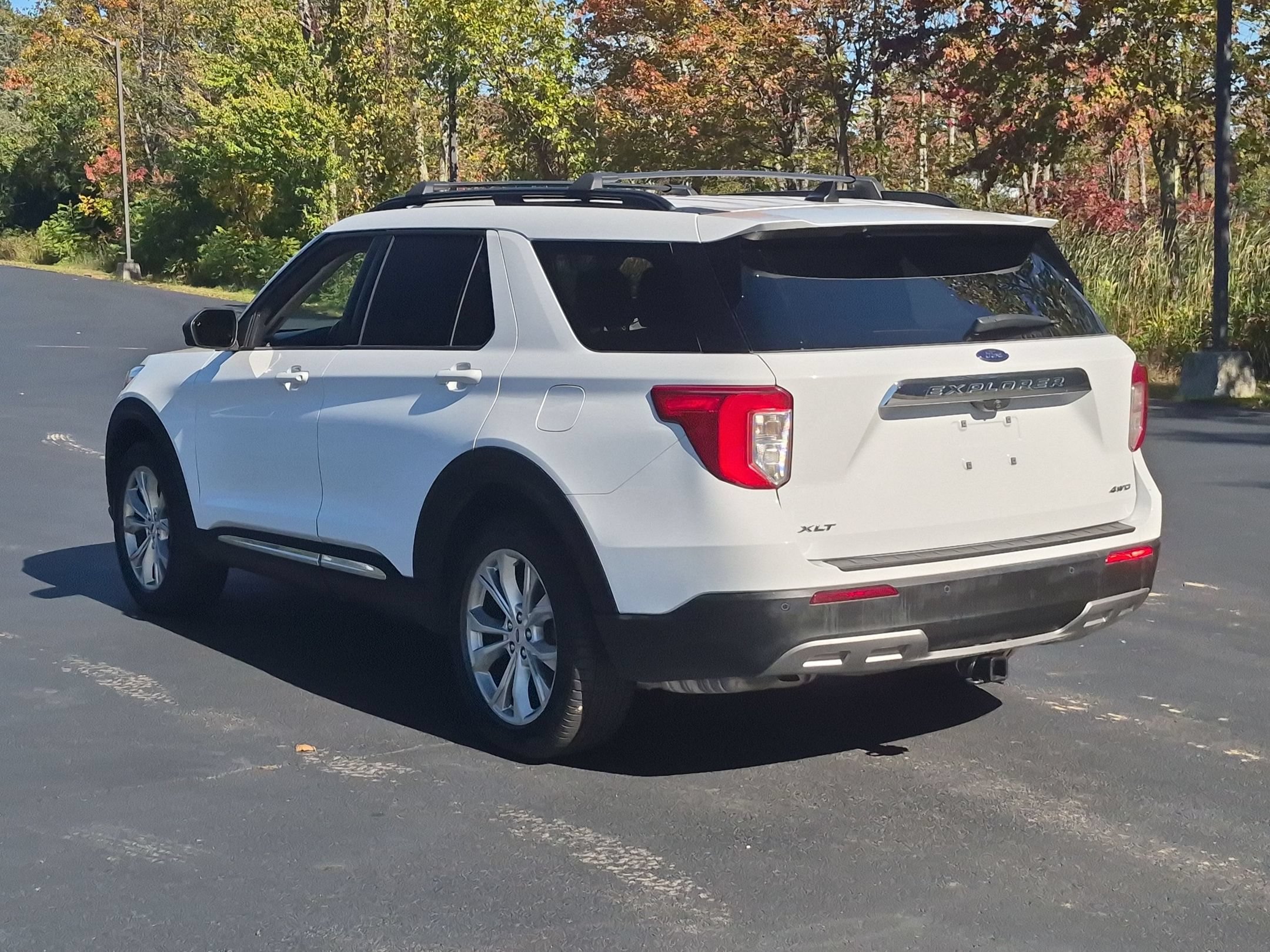 Used 2021 Ford Explorer XLT w/ Equipment Group 202A AWD/4WD image 5