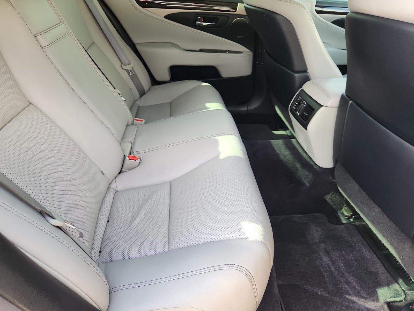 Used 2014 Lexus LS 460 w/ Comfort Package RWD image 28