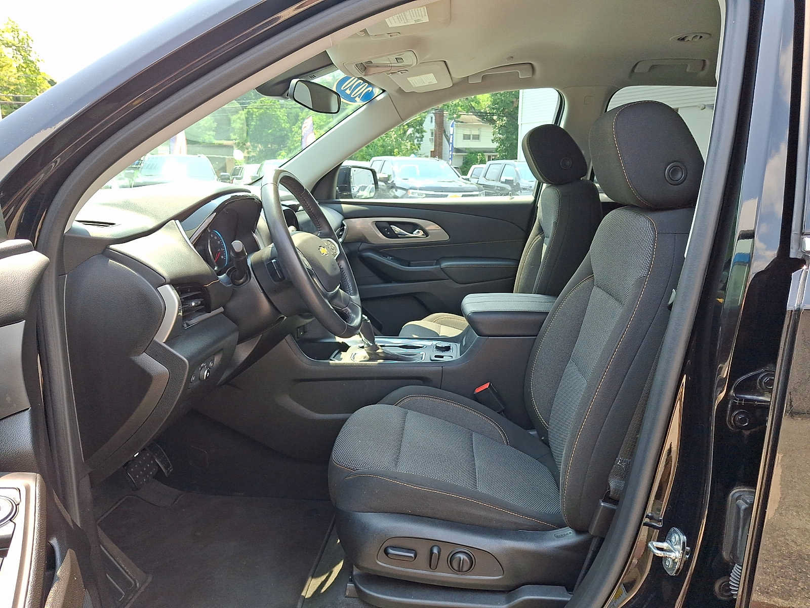 Used 2020 Chevrolet Traverse LT w/ Driver Confidence II Package AWD/4WD image 14