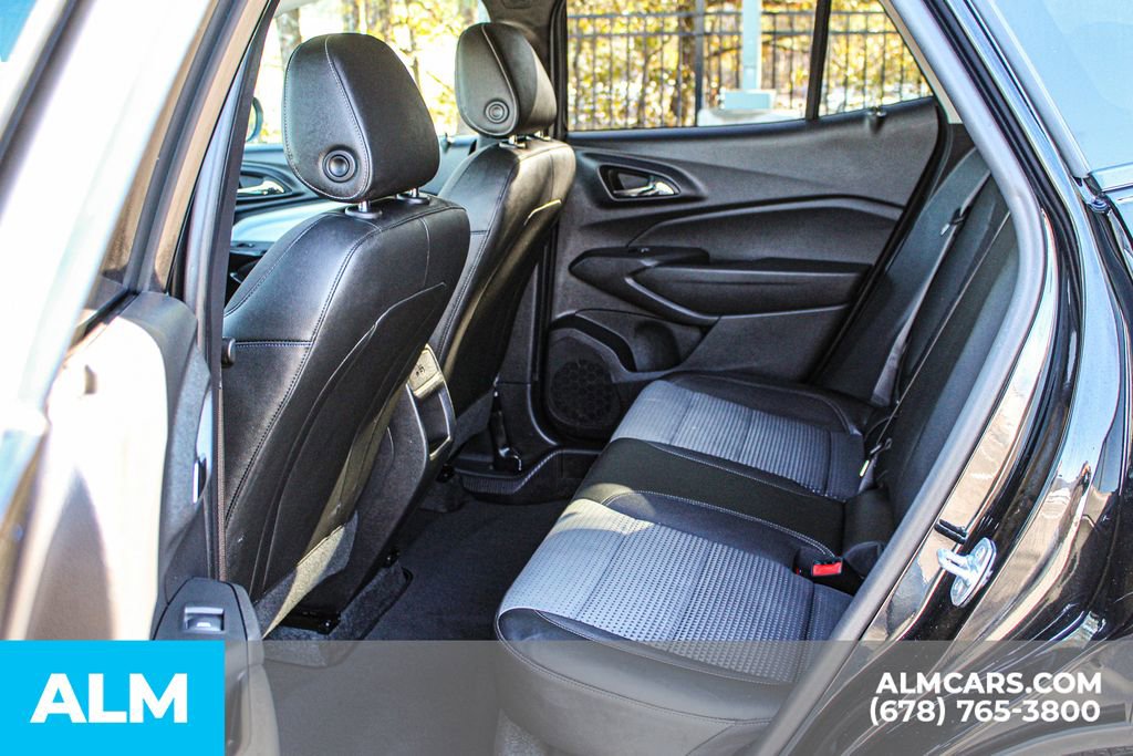 Used 2025 Chevrolet Trax LT w/ LT Convenience Package image 18