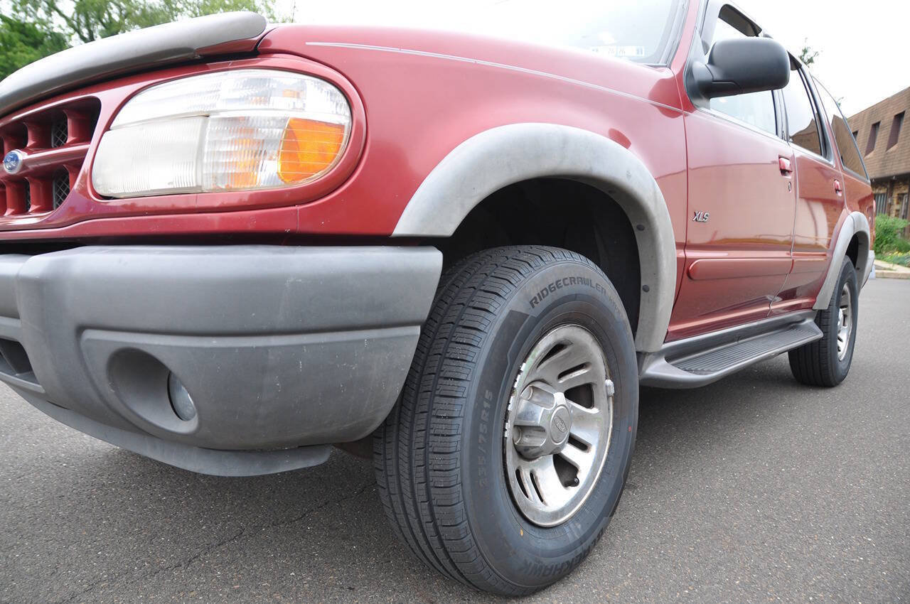 Used 2001 Ford Explorer XLS AWD/4WD image 2