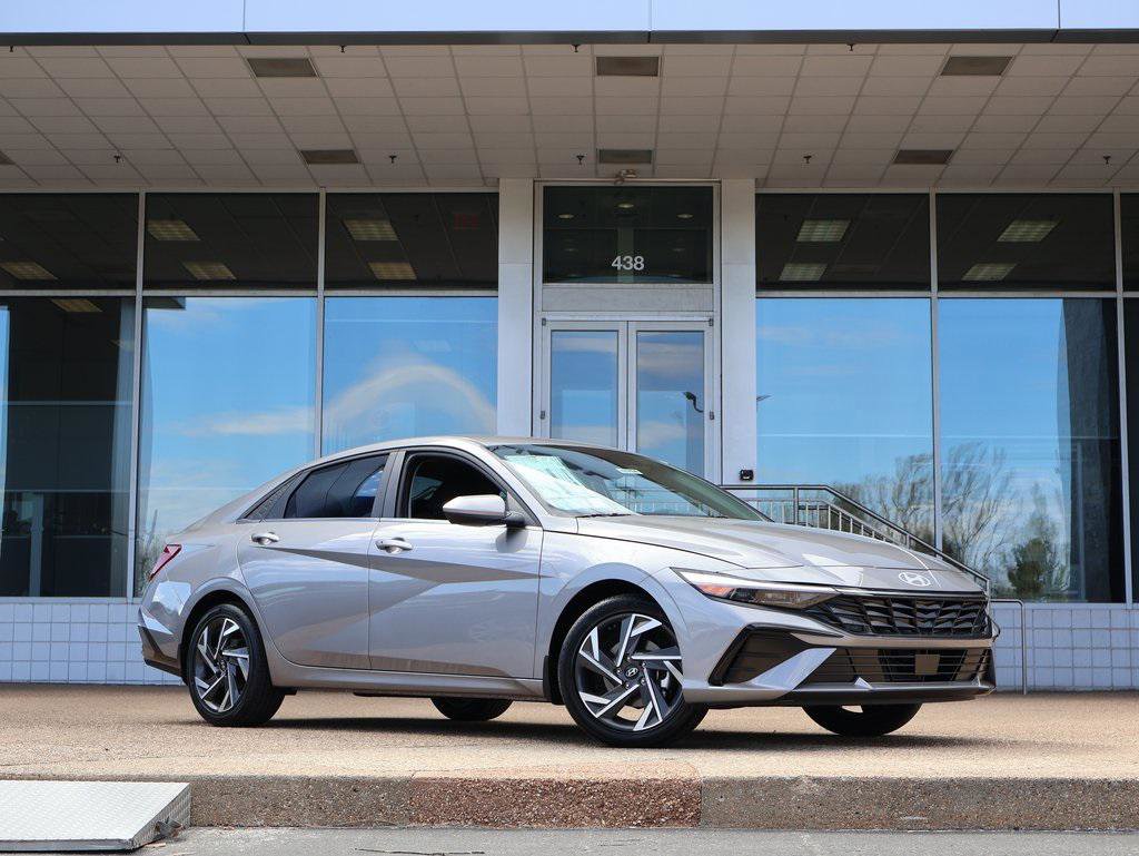 New 2025 Hyundai Elantra SEL
