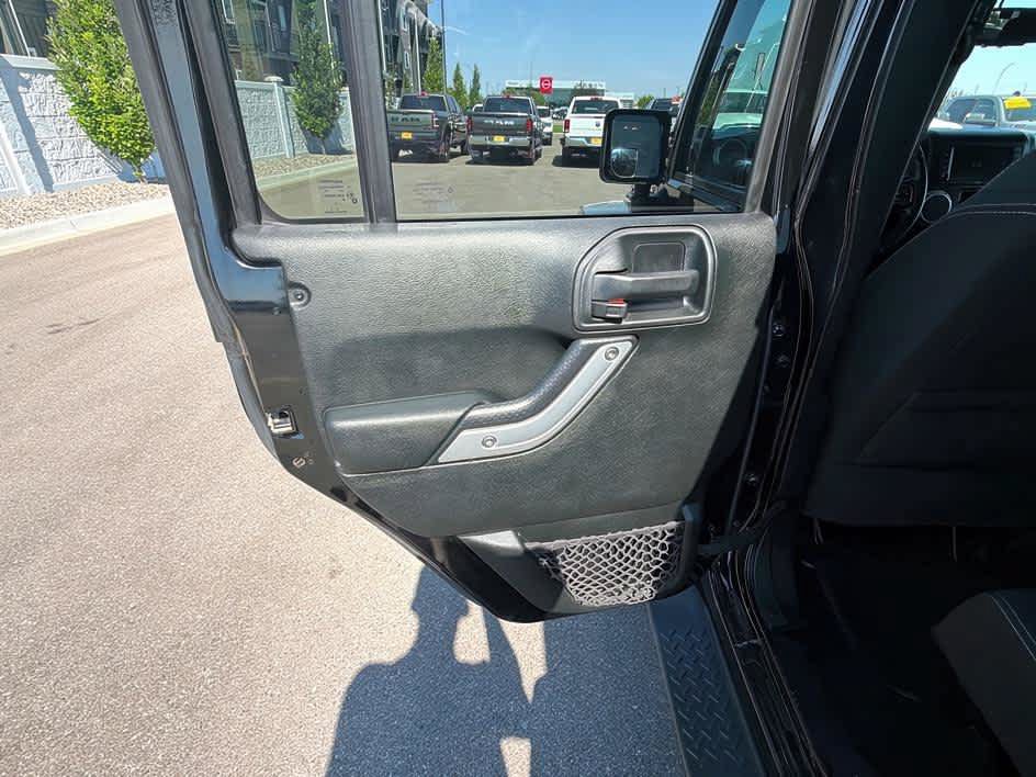 Used 2017 Jeep Wrangler Unlimited Sahara w/ Connectivity Group AWD/4WD image 17