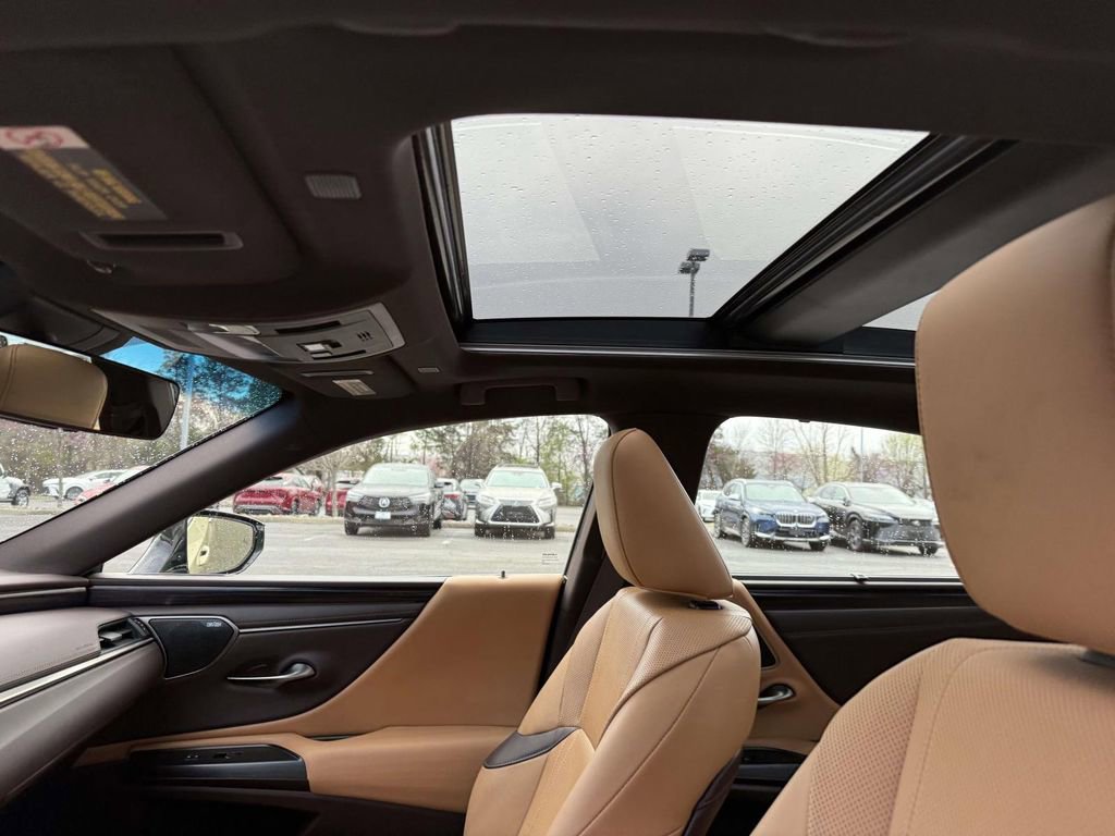 Used 2021 Lexus ES 350 Ultra Luxury w/ Accessory Package 2 image 20