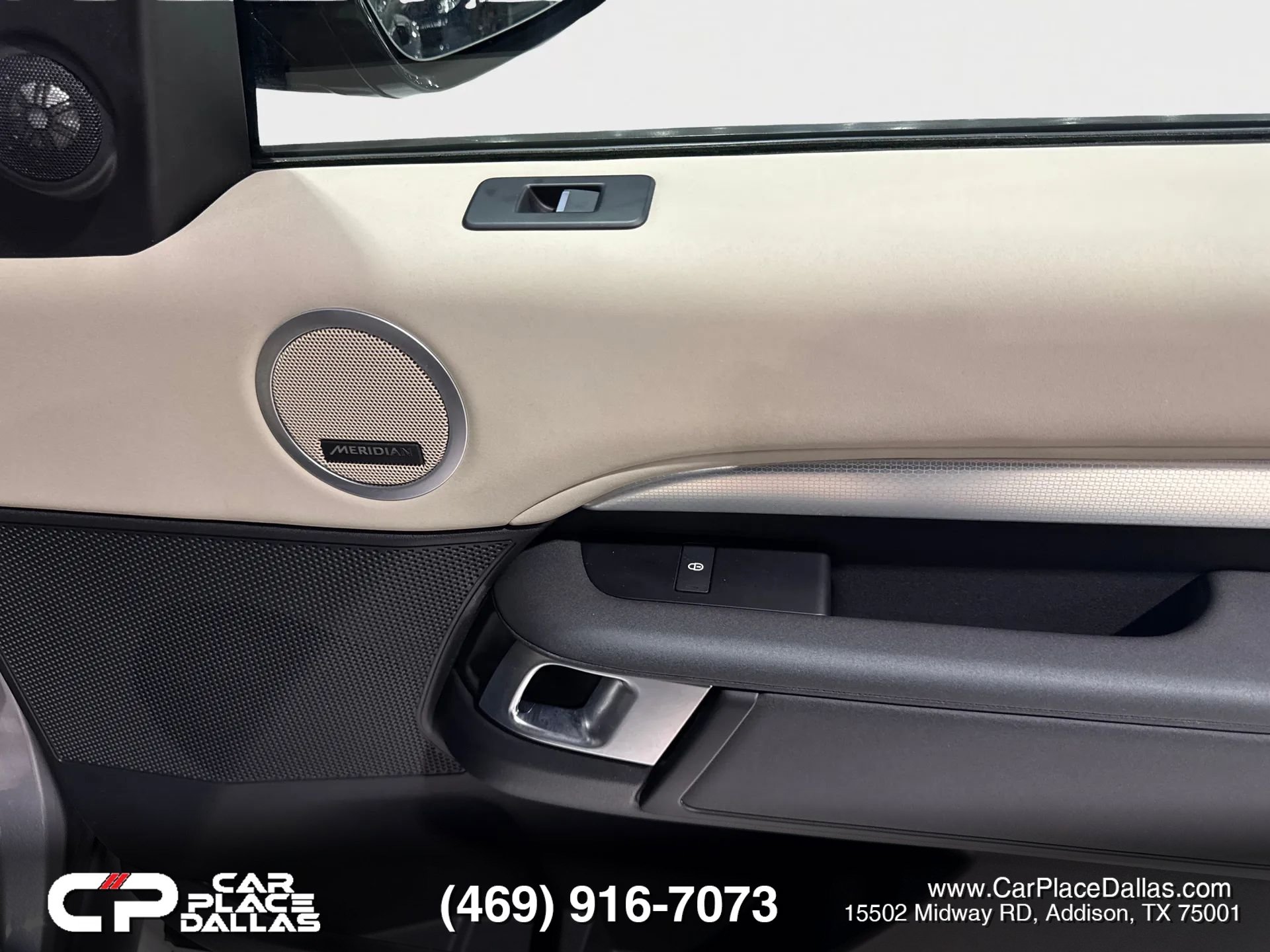 Used 2020 Land Rover Discovery Landmark AWD/4WD image 18
