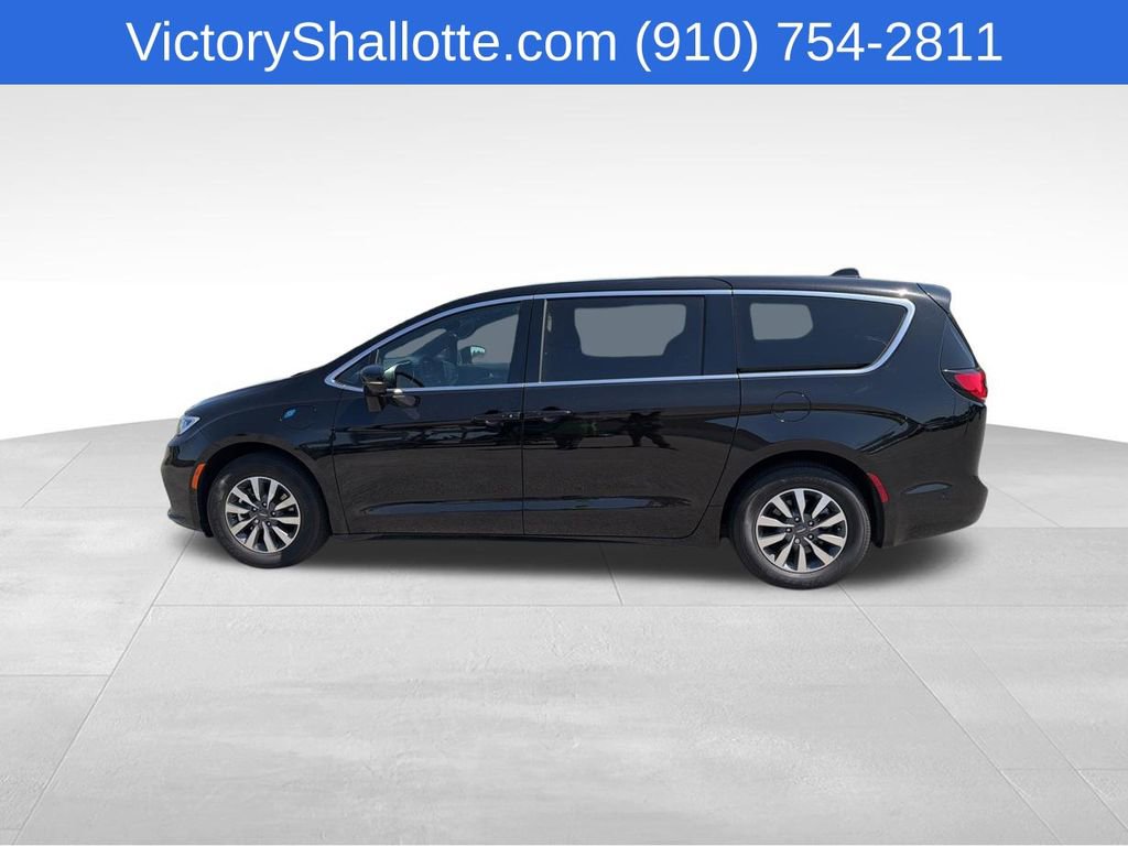 Used 2025 Chrysler Pacifica Select FWD image 5